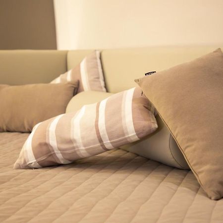 La Banchina Holiday Rooms Трани Экстерьер фото