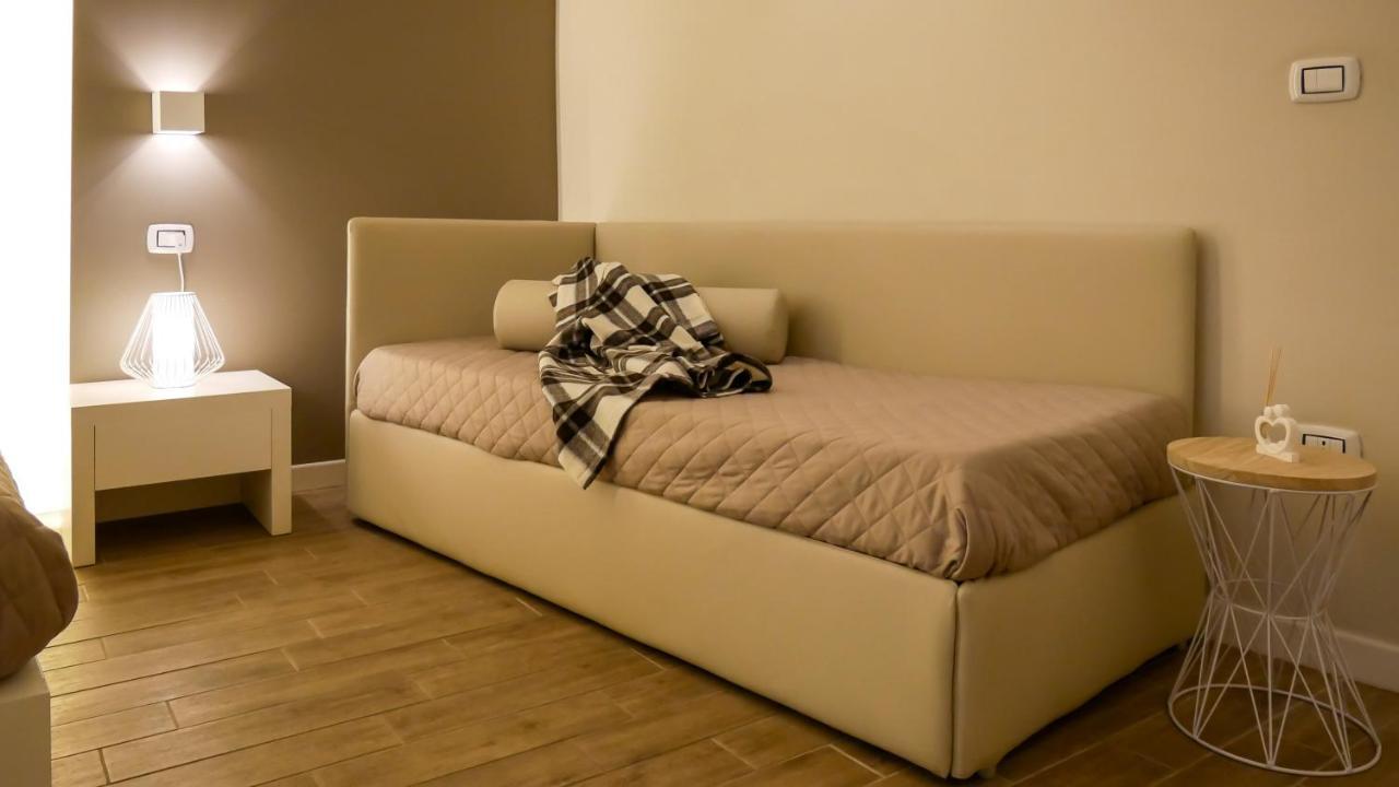 La Banchina Holiday Rooms Трани Экстерьер фото