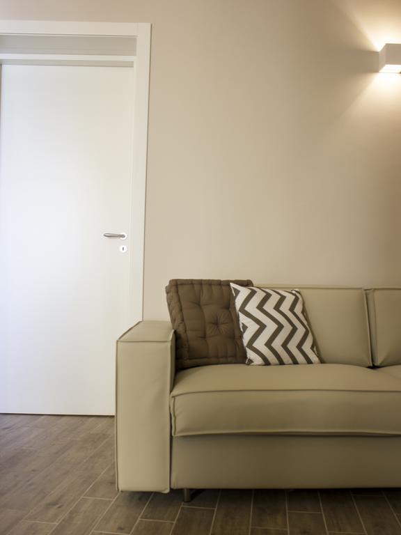 La Banchina Holiday Rooms Трани Экстерьер фото